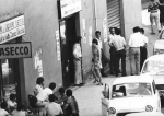 Caffè frequentato da immigrati in via Zecca Vecchia, Milano 1969